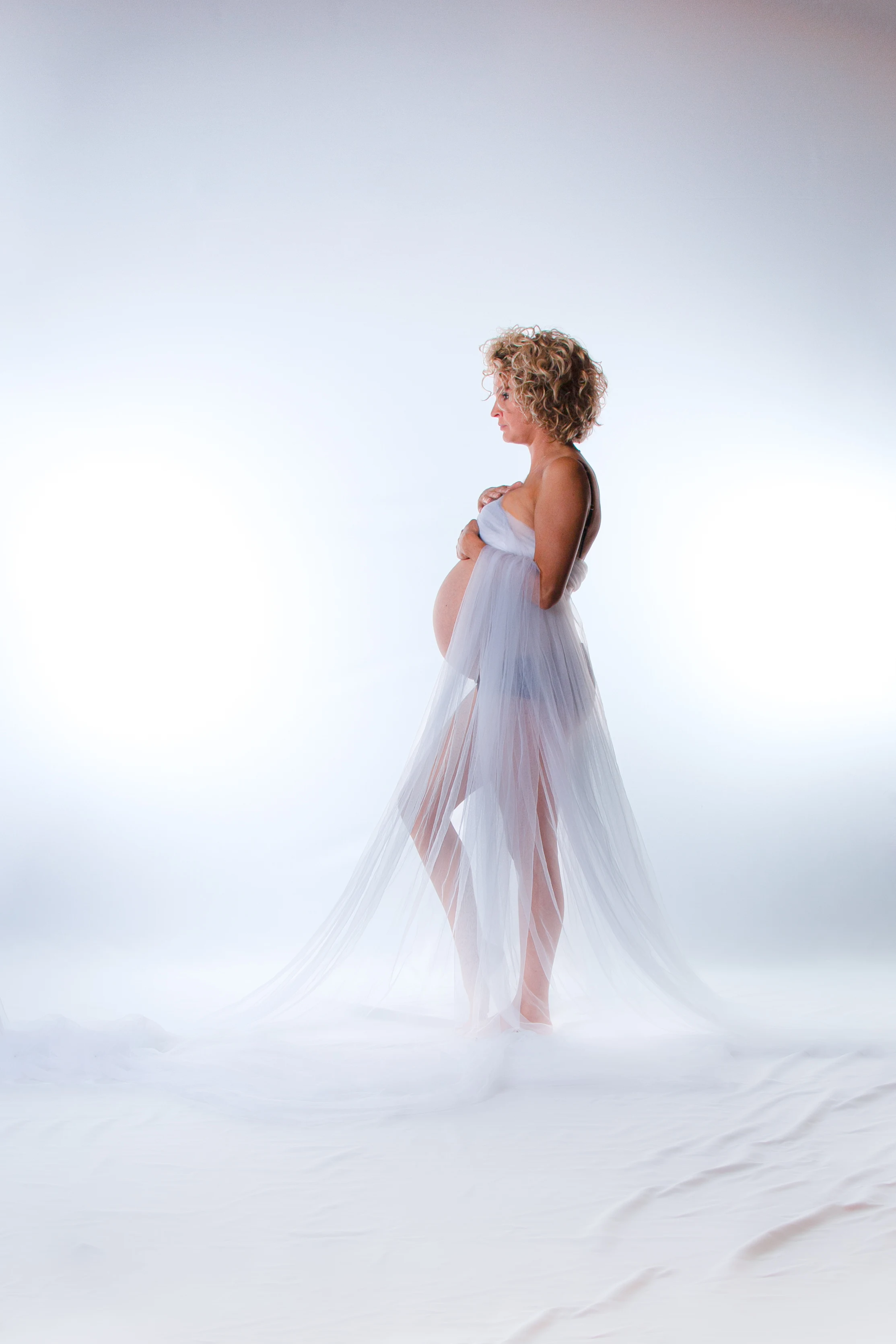 Elegant fine-art portret in zijprofiel